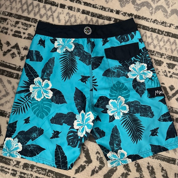 Maui and Sons Board Shorts - Picture 2 of 4